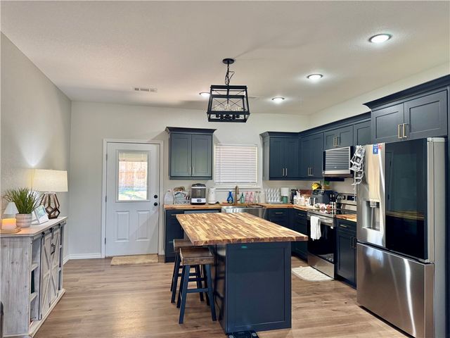 1105 Marina Road, Russellville, AR 72802