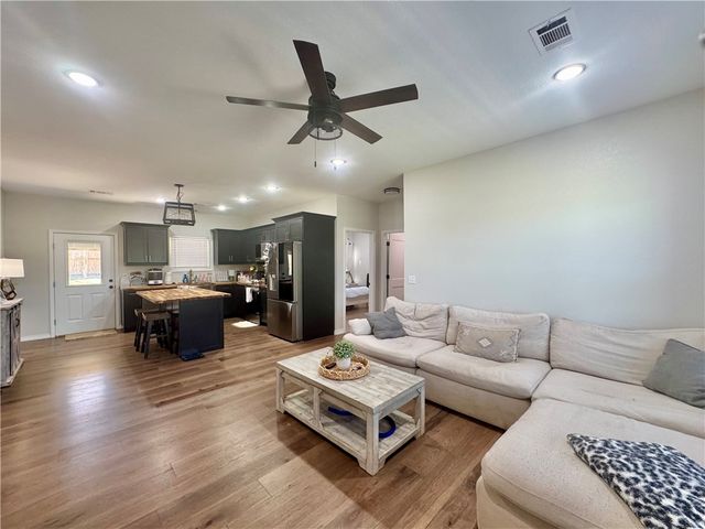 1105 Marina Road, Russellville, AR 72802