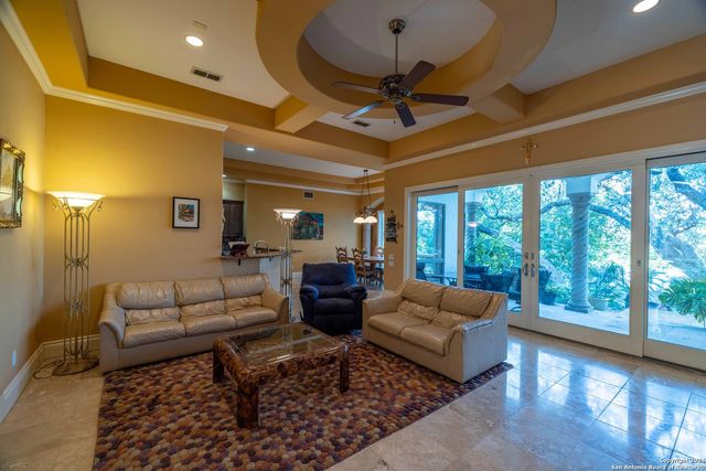 22 ROYAL GARDENS DR, San Antonio, TX 78248