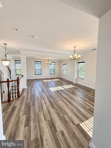 7324 BRUNSON CIR, Gainesville, VA 20155