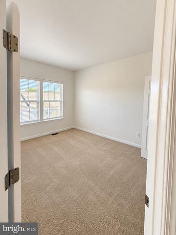 7324 BRUNSON CIR, Gainesville, VA 20155