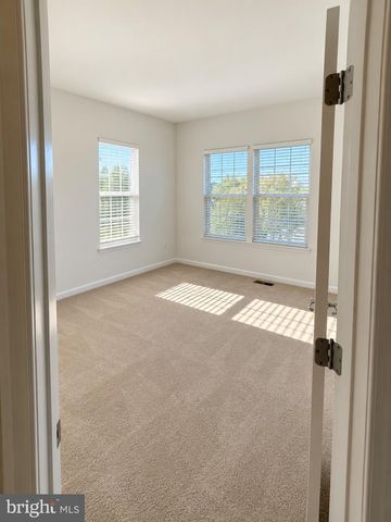 7324 BRUNSON CIR, Gainesville, VA 20155