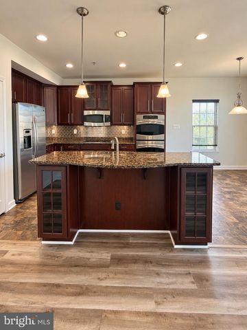 7324 BRUNSON CIR, Gainesville, VA 20155