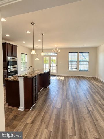 7324 BRUNSON CIR, Gainesville, VA 20155