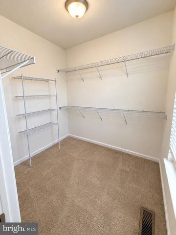 7324 BRUNSON CIR, Gainesville, VA 20155