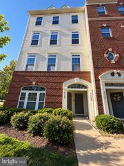 7324 BRUNSON CIR, Gainesville, VA 20155