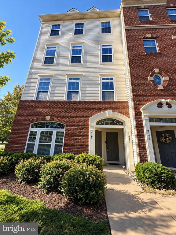 7324 BRUNSON CIR, Gainesville, VA 20155
