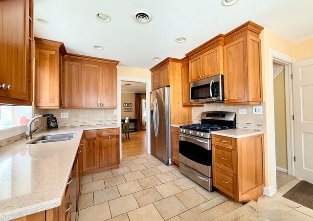 9044 Linder Avenue, Morton Grove, IL 60053