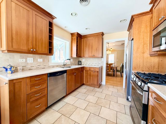 9044 Linder Avenue, Morton Grove, IL 60053