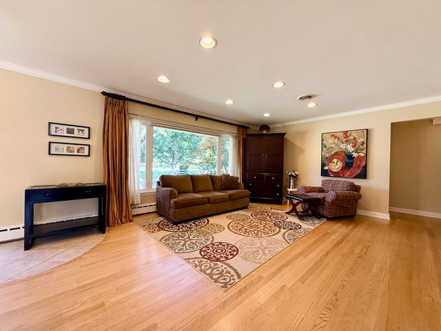 9044 Linder Avenue, Morton Grove, IL 60053