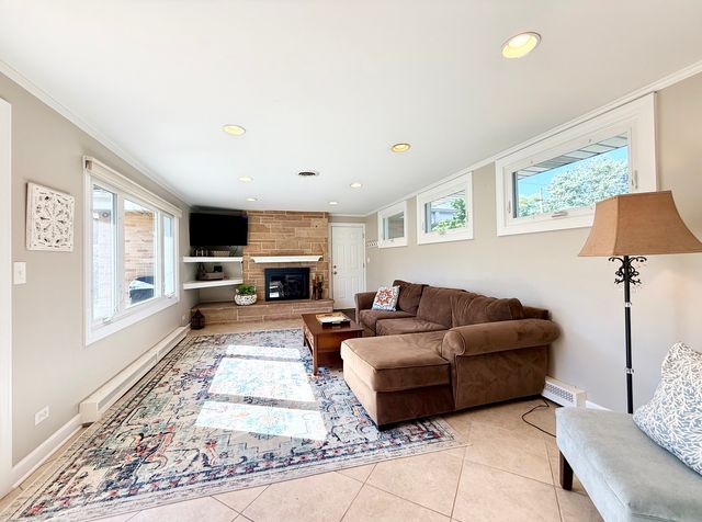 9044 Linder Avenue, Morton Grove, IL 60053
