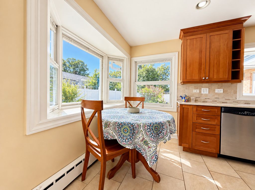 9044 Linder Avenue, Morton Grove, IL 60053 — photo 4