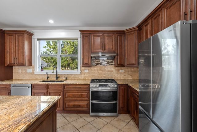 230 Liszka Lane, Oswego, IL 60543