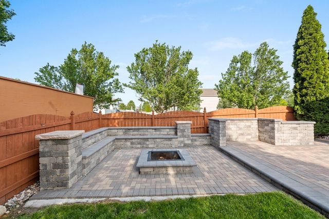 230 Liszka Lane, Oswego, IL 60543