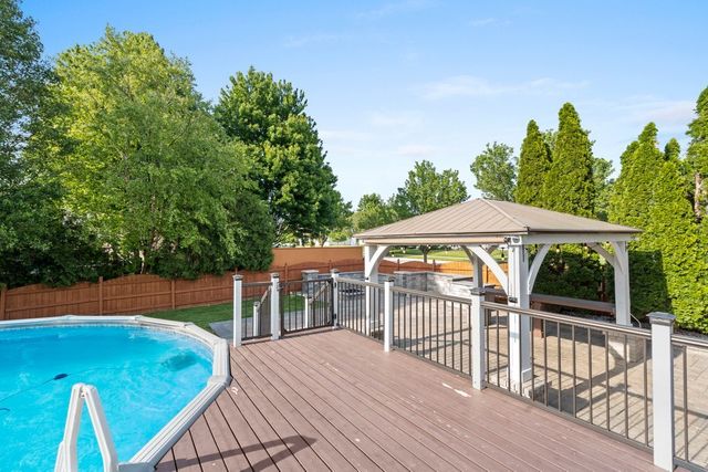 230 Liszka Lane, Oswego, IL 60543
