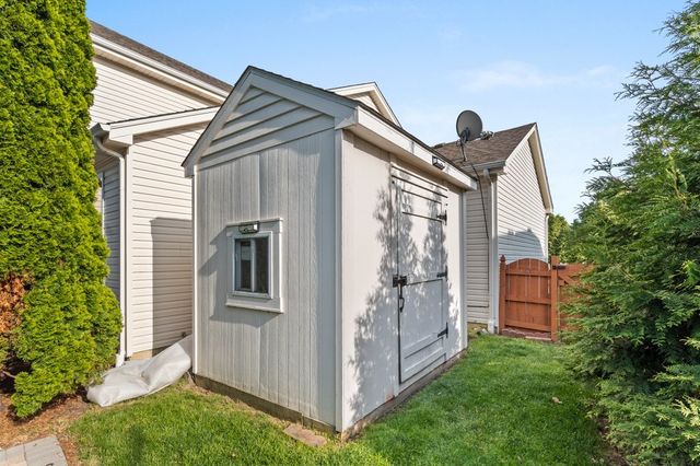 230 Liszka Lane, Oswego, IL 60543