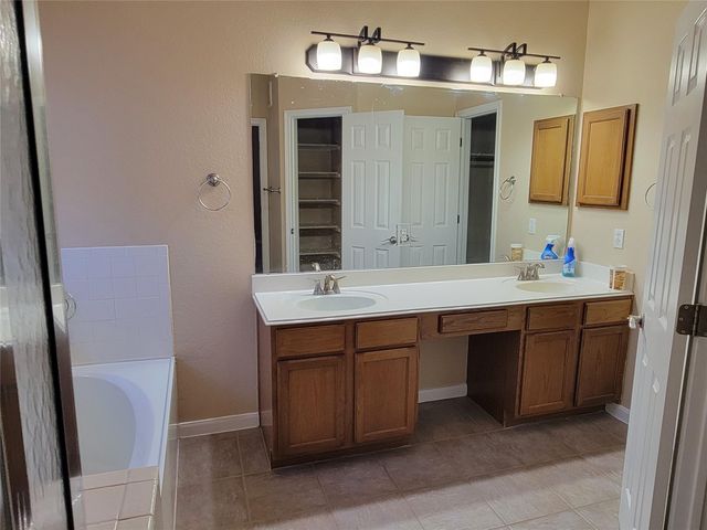 2100 Pipers Field DR 46, Austin, TX 78758