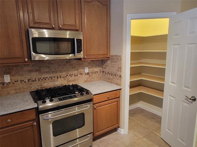 2100 Pipers Field DR 46, Austin, TX 78758