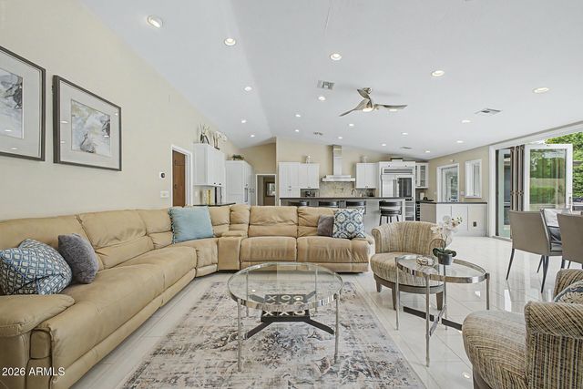 5402 E LAUREL Lane, Scottsdale, AZ 85254