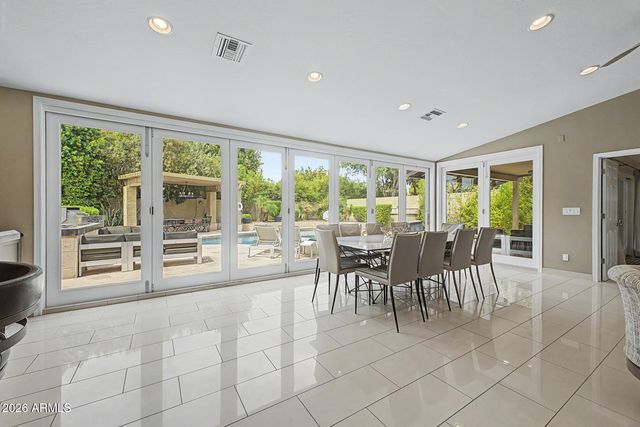 5402 E LAUREL Lane, Scottsdale, AZ 85254