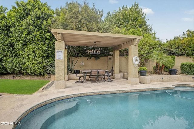 5402 E LAUREL Lane, Scottsdale, AZ 85254