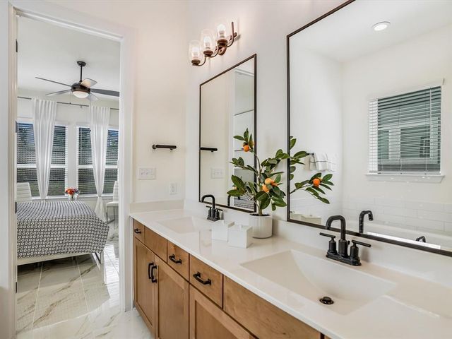 889 Hazy Hills LOOP, Dripping Springs, TX 78620