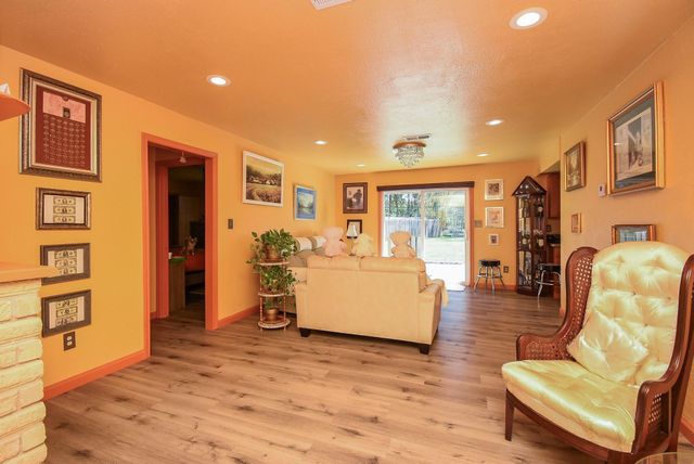 906 Corydon Drive, Houston, TX 77336