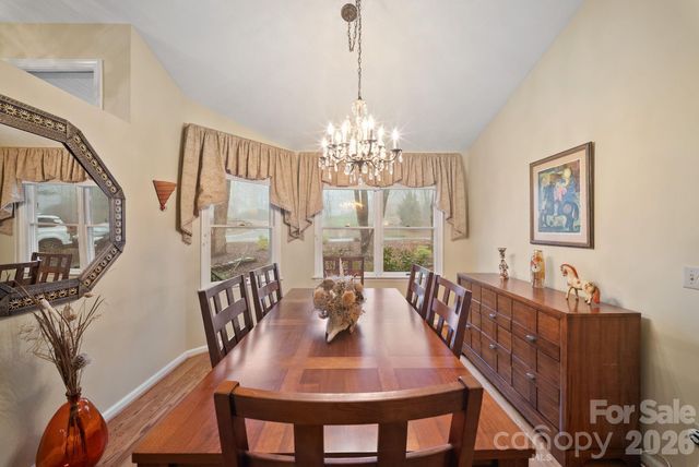 5 Governors Drive, Hendersonville, NC 28791