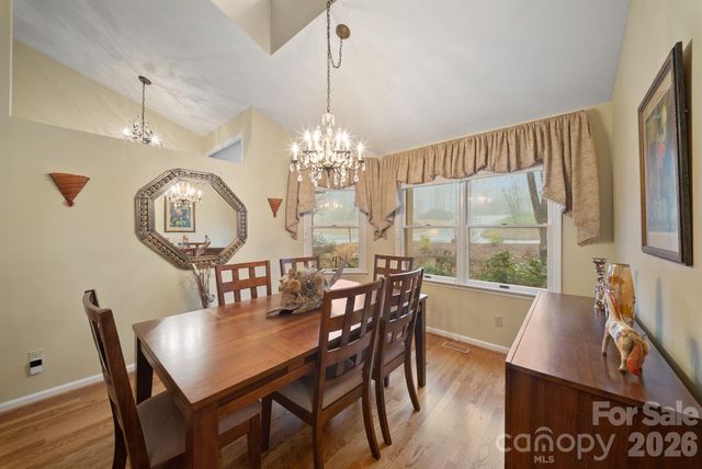 5 Governors Drive, Hendersonville, NC 28791