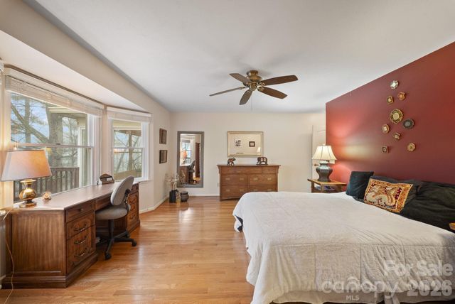 5 Governors Drive, Hendersonville, NC 28791