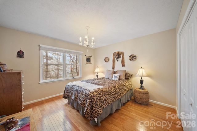 5 Governors Drive, Hendersonville, NC 28791