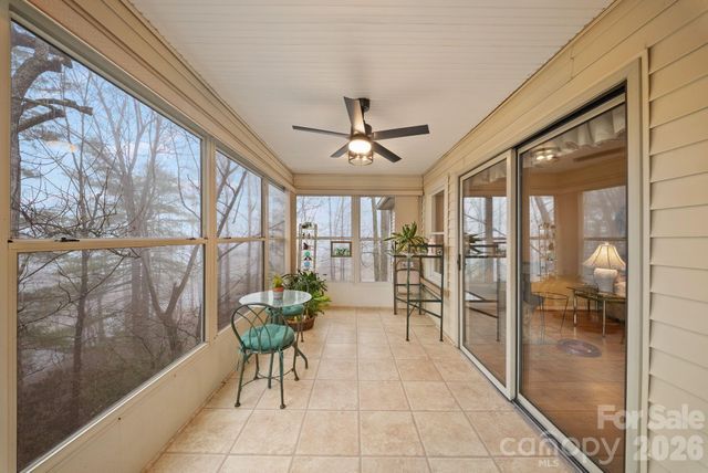 5 Governors Drive, Hendersonville, NC 28791