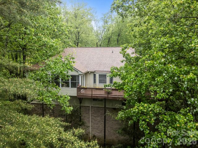 5 Governors Drive, Hendersonville, NC 28791