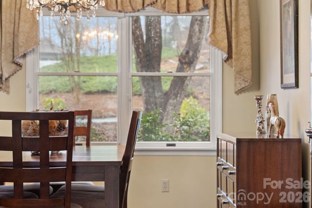 5 Governors Drive, Hendersonville, NC 28791