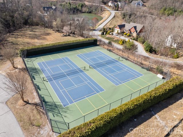 5 Governors Drive, Hendersonville, NC 28791