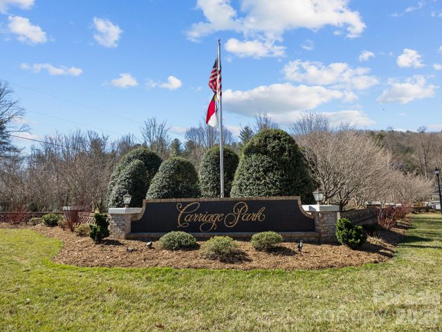 5 Governors Drive, Hendersonville, NC 28791