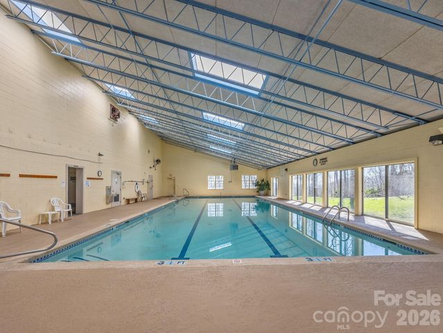 5 Governors Drive, Hendersonville, NC 28791