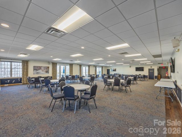 5 Governors Drive, Hendersonville, NC 28791