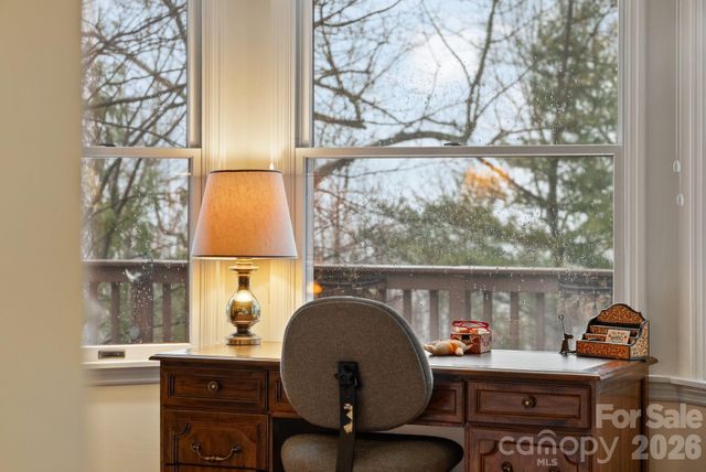 5 Governors Drive, Hendersonville, NC 28791