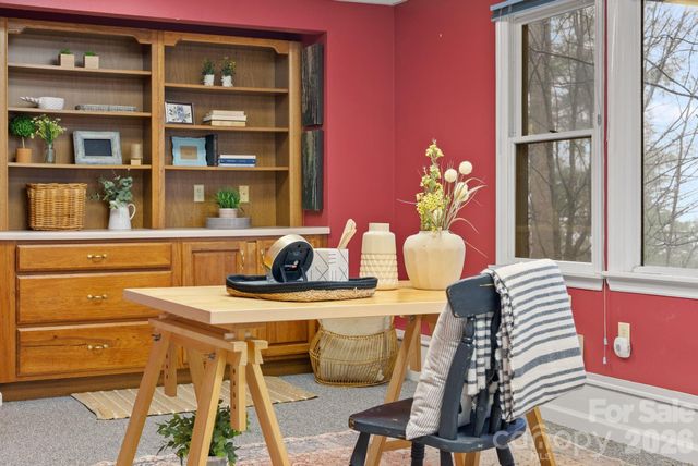 5 Governors Drive, Hendersonville, NC 28791