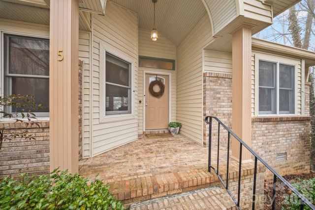 5 Governors Drive, Hendersonville, NC 28791