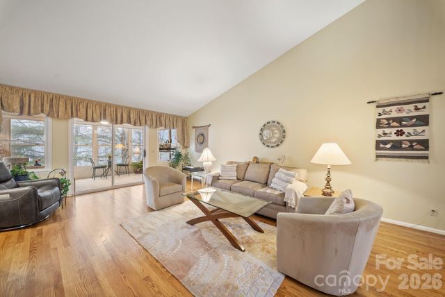 5 Governors Drive, Hendersonville, NC 28791