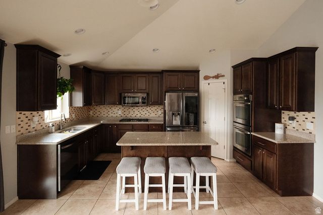 1806 S 3525 W CIR, Syracuse, UT 84075