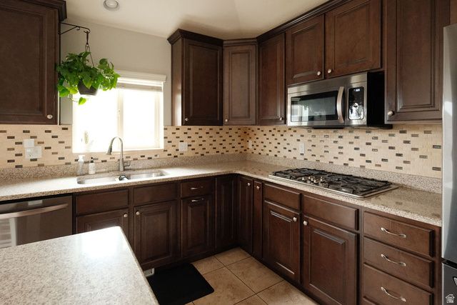1806 S 3525 W CIR, Syracuse, UT 84075