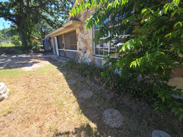 609 Bryan Street, Weatherford, TX 76086