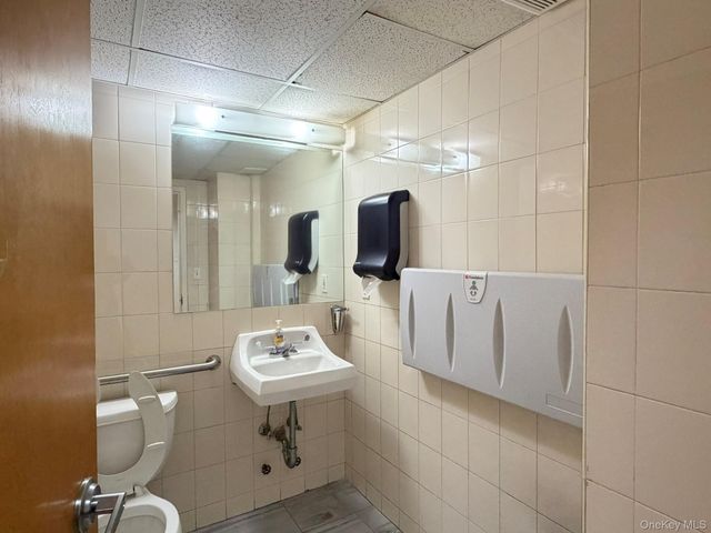 133-47 Sanford Avenue 1H, Flushing, NY 11355