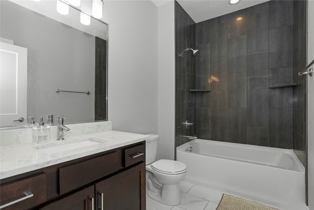 861 82nd Court, West Des Moines, IA 50266