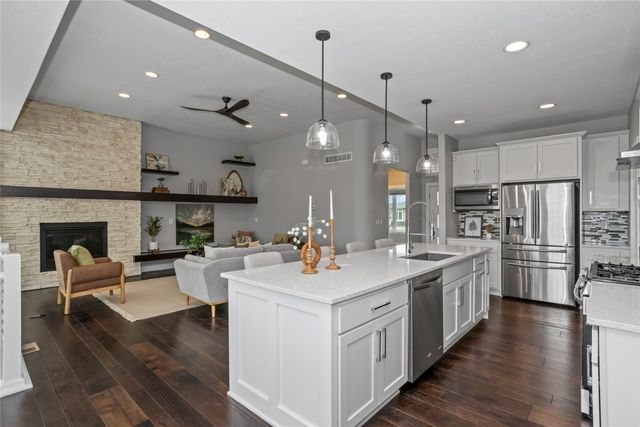 861 82nd Court, West Des Moines, IA 50266