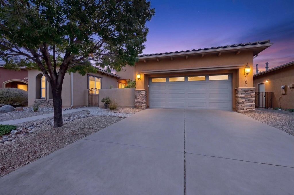 190 Zuni River Circle SW, Los Lunas, NM 87031