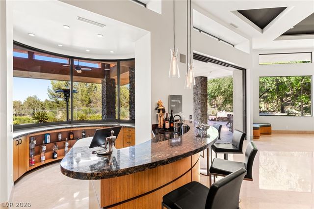 2 Castle Oaks Court, Las Vegas, NV 89141